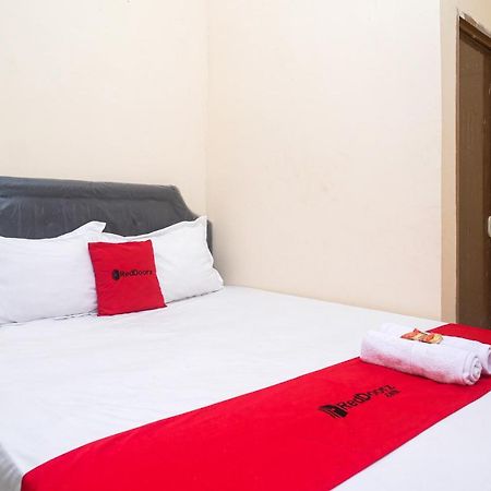 ホテル Reddoorz Near Plaza Ambarrukmo Yogyakarta Maguwo エクステリア 写真
