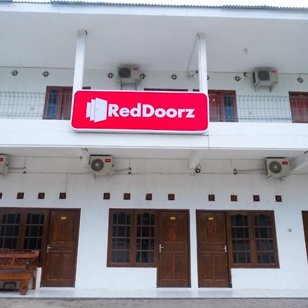 ホテル Reddoorz Near Plaza Ambarrukmo Yogyakarta Maguwo エクステリア 写真