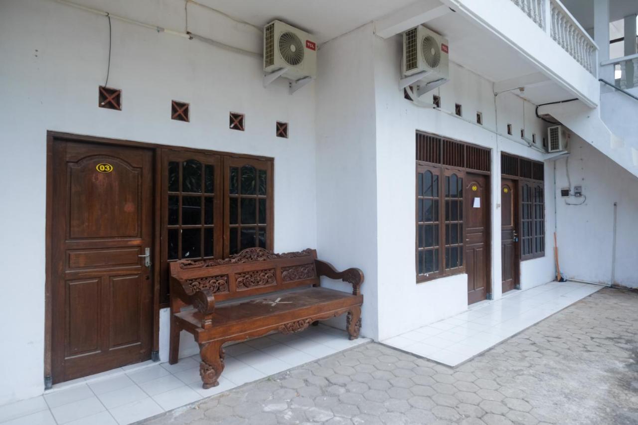 ホテル Reddoorz Near Plaza Ambarrukmo Yogyakarta Maguwo エクステリア 写真