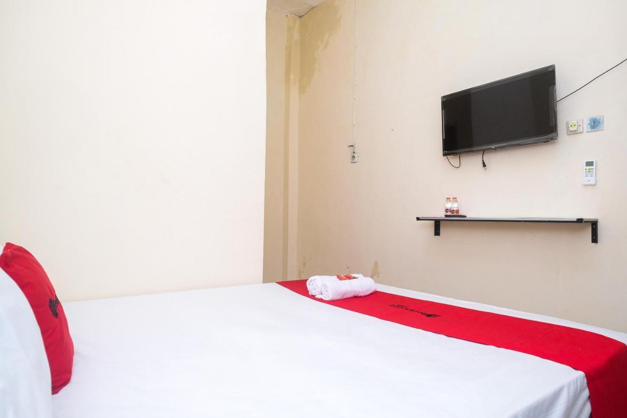 ホテル Reddoorz Near Plaza Ambarrukmo Yogyakarta Maguwo エクステリア 写真